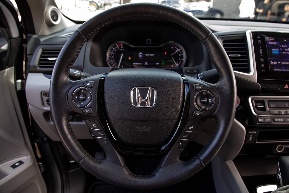 honda ridgeline 2019 36 front row  interior  steering wheel jpg
