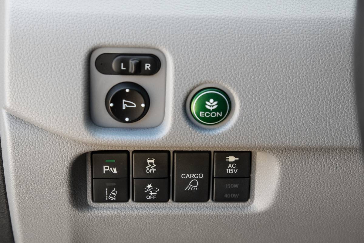 honda ridgeline 2019 51 controls  dashboard  detail  front row  interior jpg