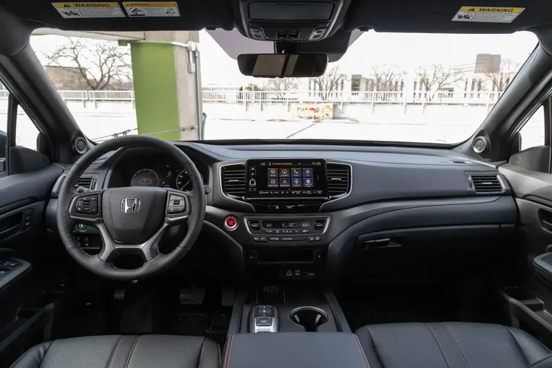 honda-ridgeline-trailsport-2026-19-interior-front-row