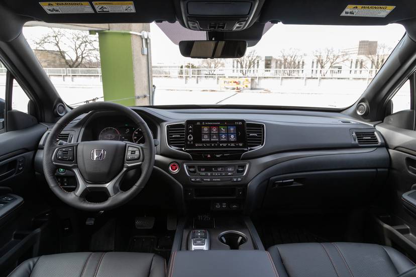 honda-ridgeline-trailsport-2026-19-interior-front-row