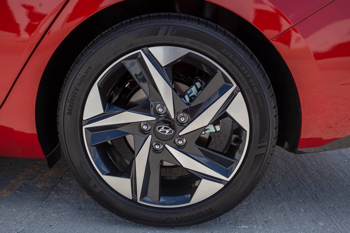 hyundai elantra 2021 09 exterior  red  wheel jpg