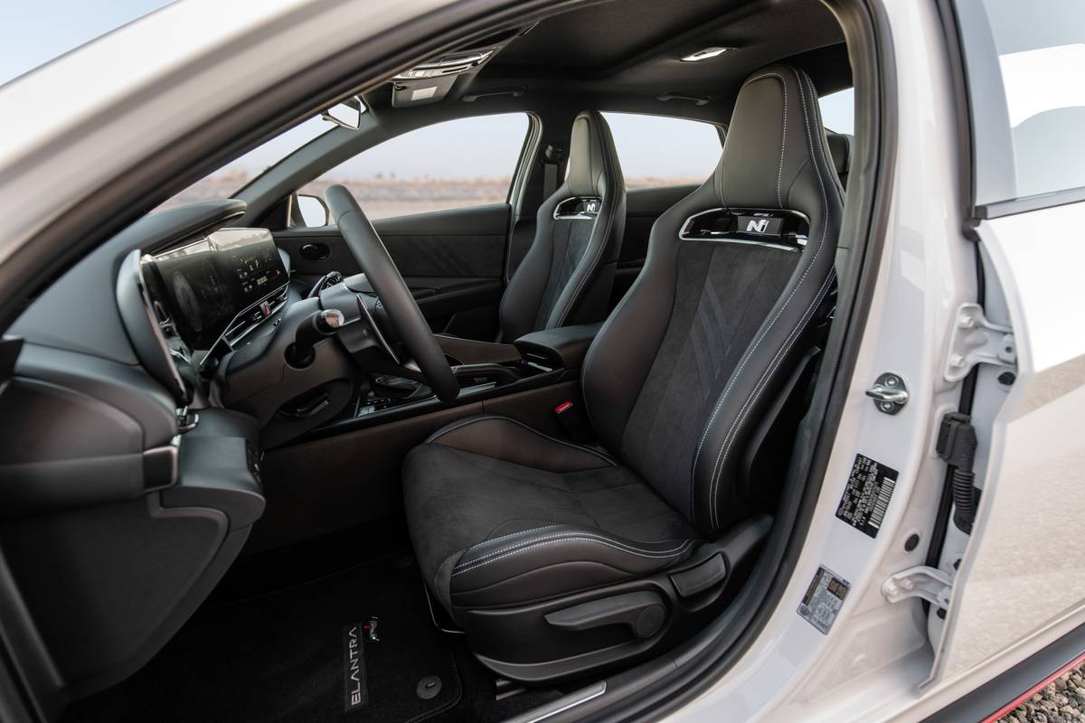 hyundai elantra 2025 interior oem 09 jpg