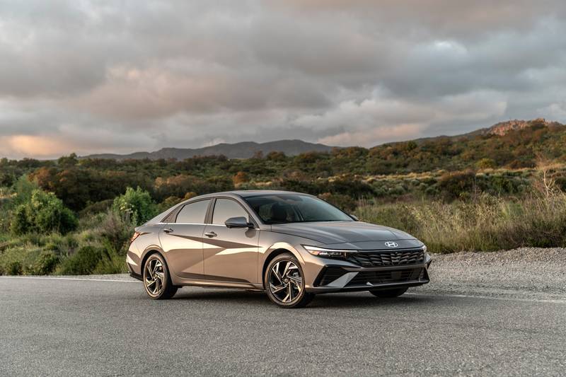 hyundai-elantra-2026-exterior-oem-01