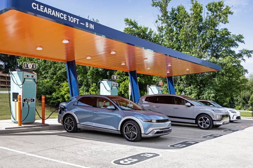 hyundai-evs-at-ionna-chargers-2026-exterior-oem-01