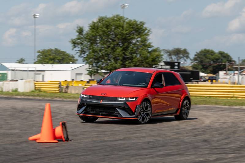 hyundai-ioniq-5-n-2025-08-exterior-dynamic-skidpad