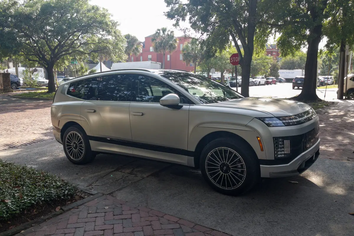 hyundai ioniq 9 2026 02 exterior front angle scaled jpg