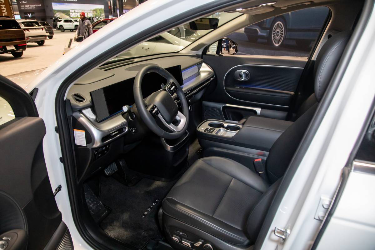 hyundai ioniq 9 2026 04 interior front row cas scaled jpg