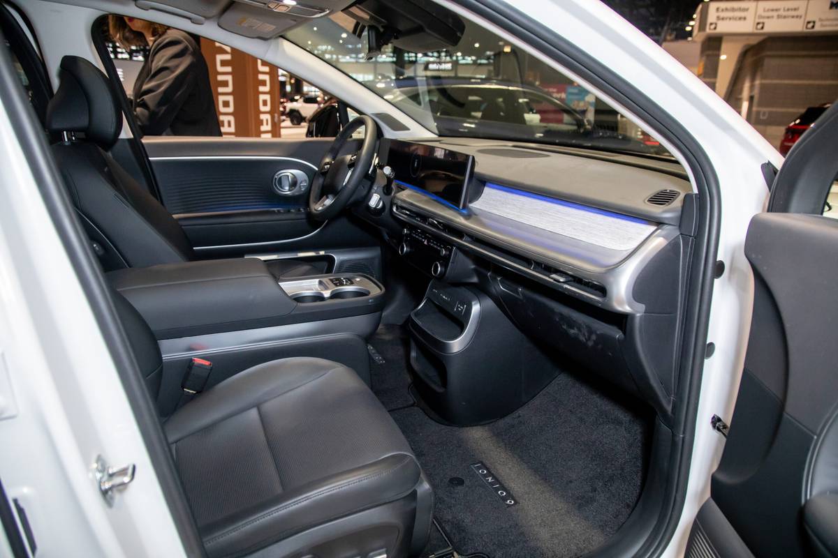 hyundai ioniq 9 2026 05 interior front row cas scaled jpg