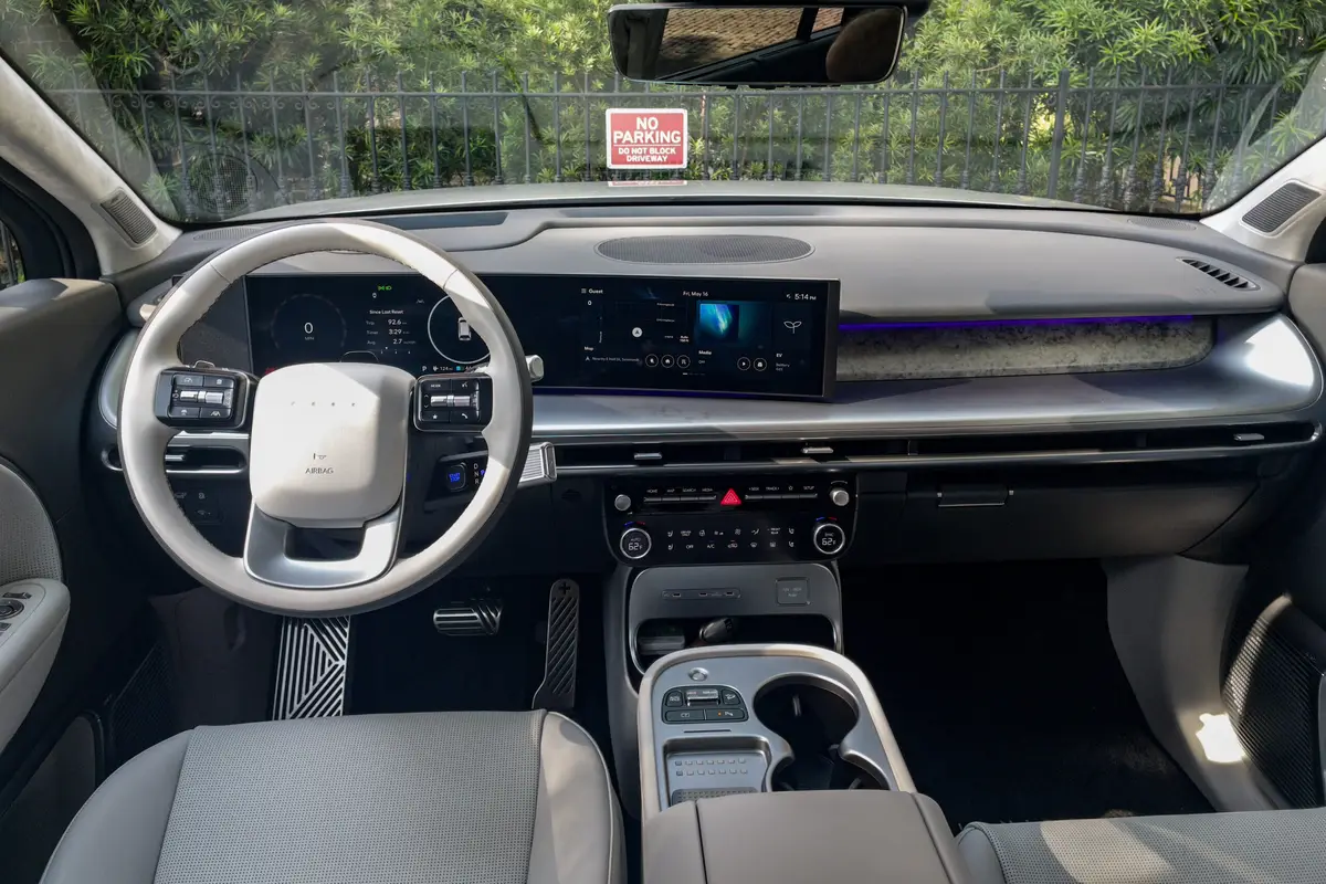hyundai ioniq 9 2026 18 interior front row scaled jpg