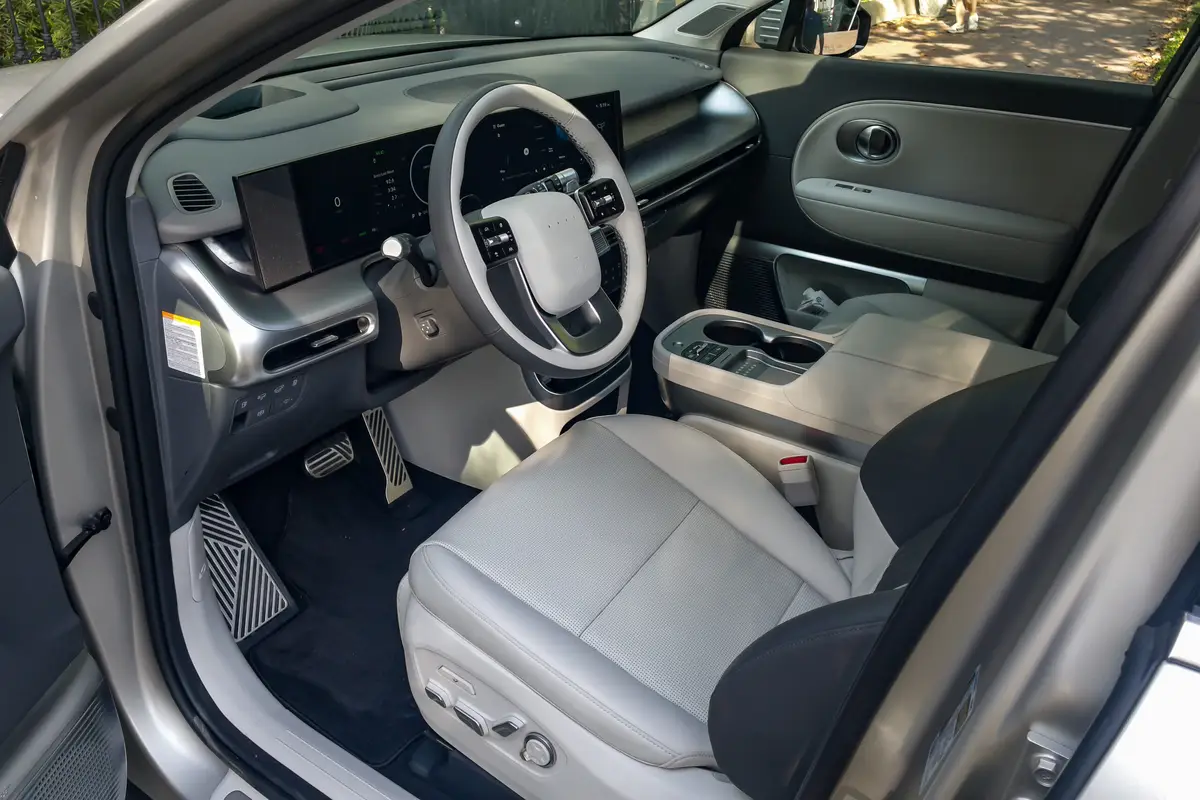 hyundai ioniq 9 2026 19 interior front row scaled jpg