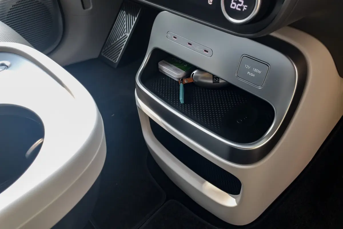 hyundai ioniq 9 2026 31 interior center console scaled jpg