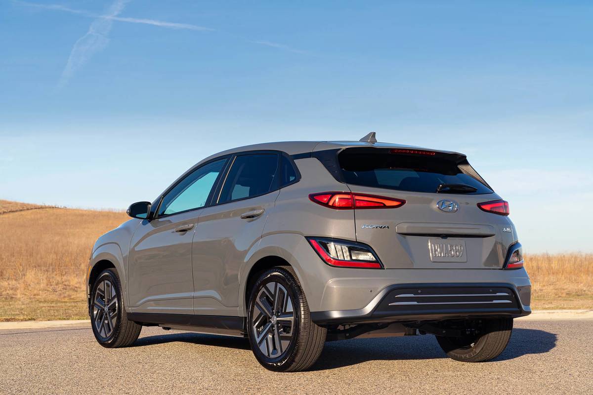 hyundai kona ev 2022 oem 03 angle exterior rear jpg