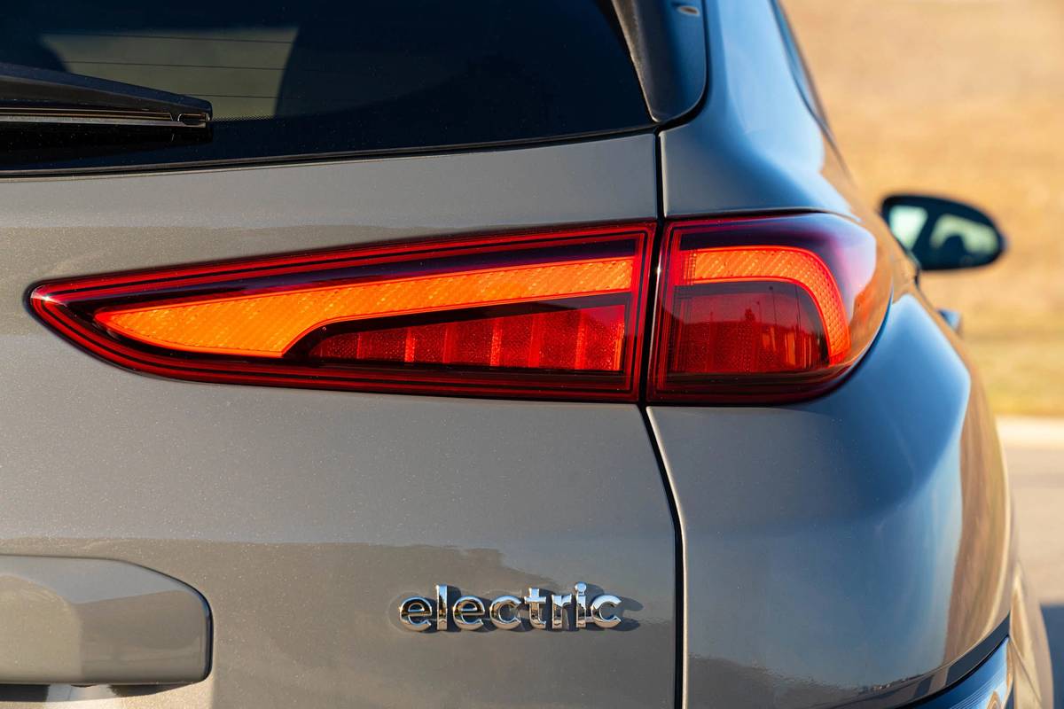hyundai kona ev 2022 oem 04 exterior rear taillight jpg