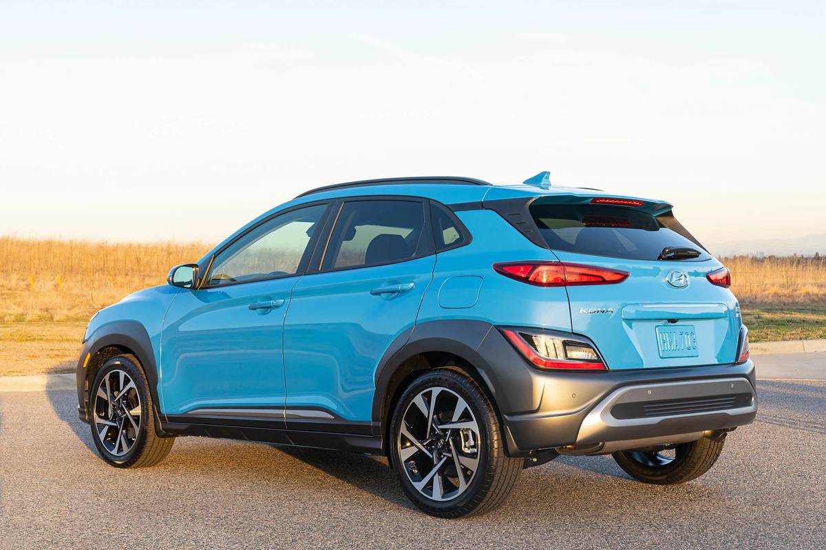 hyundai kona limited 2022 oem 04 angle blue exterior rear jpg
