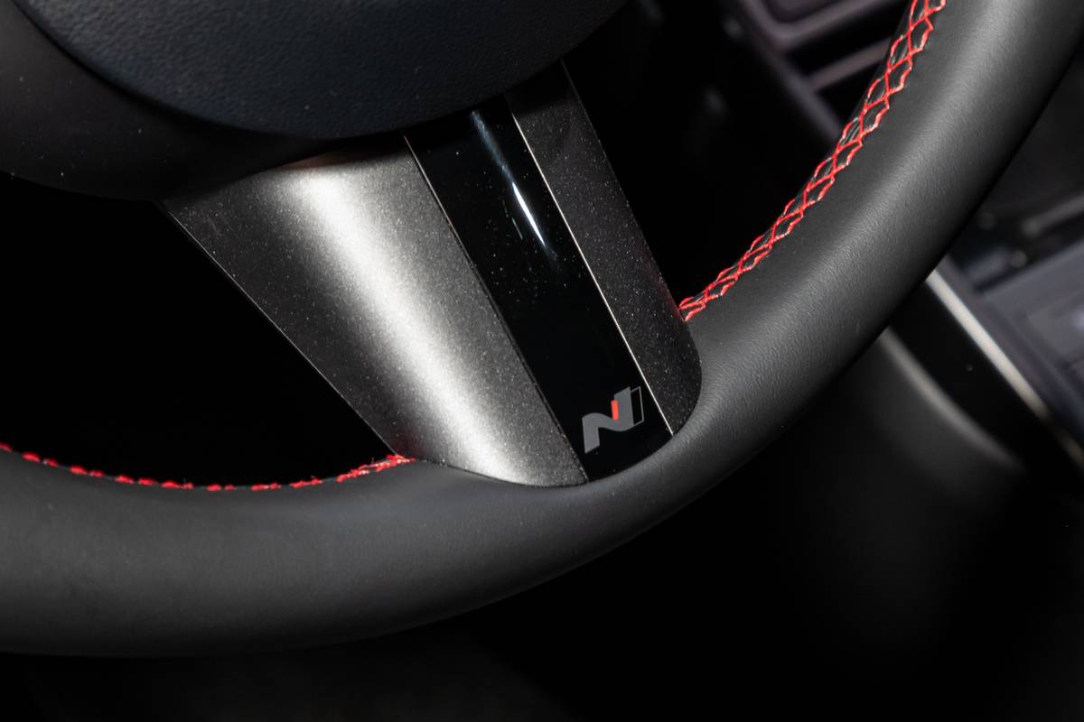hyundai kona n line 2024 48 interior steering wheel badge jpg