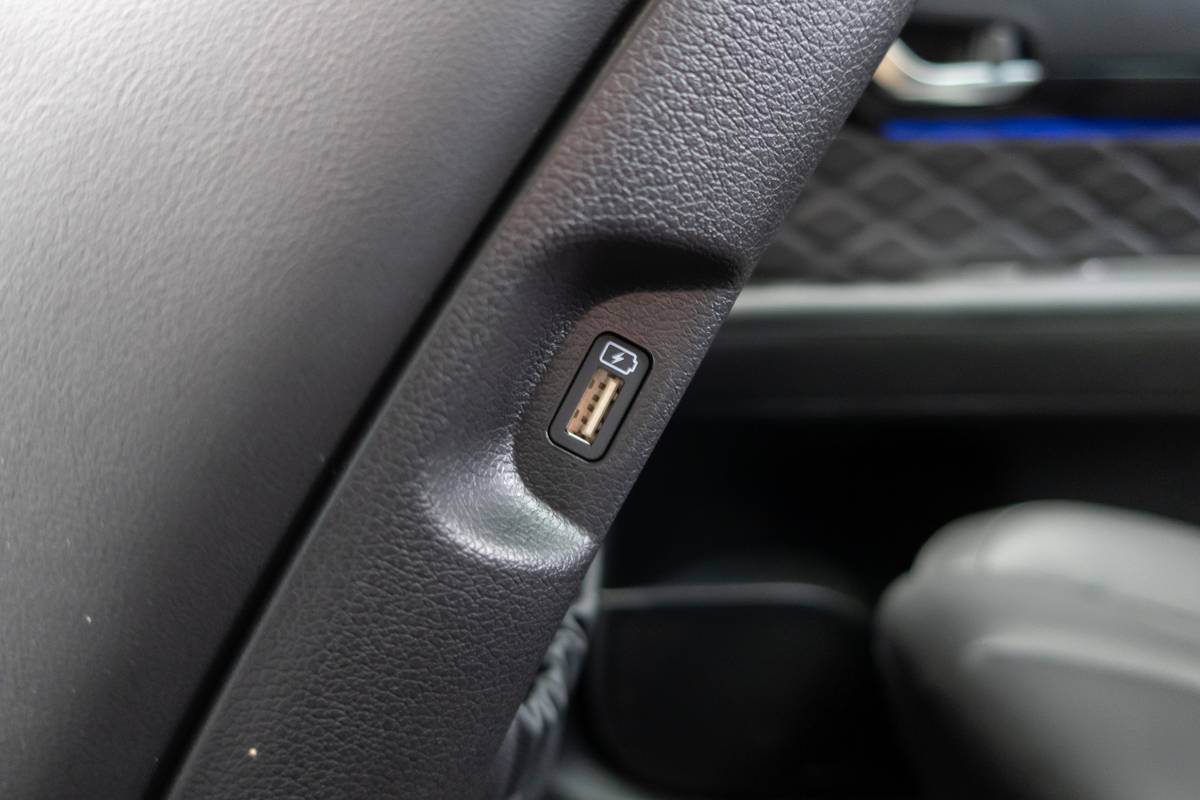 hyundai palisade 2020 21 interior  outlet  seat  second row jpg