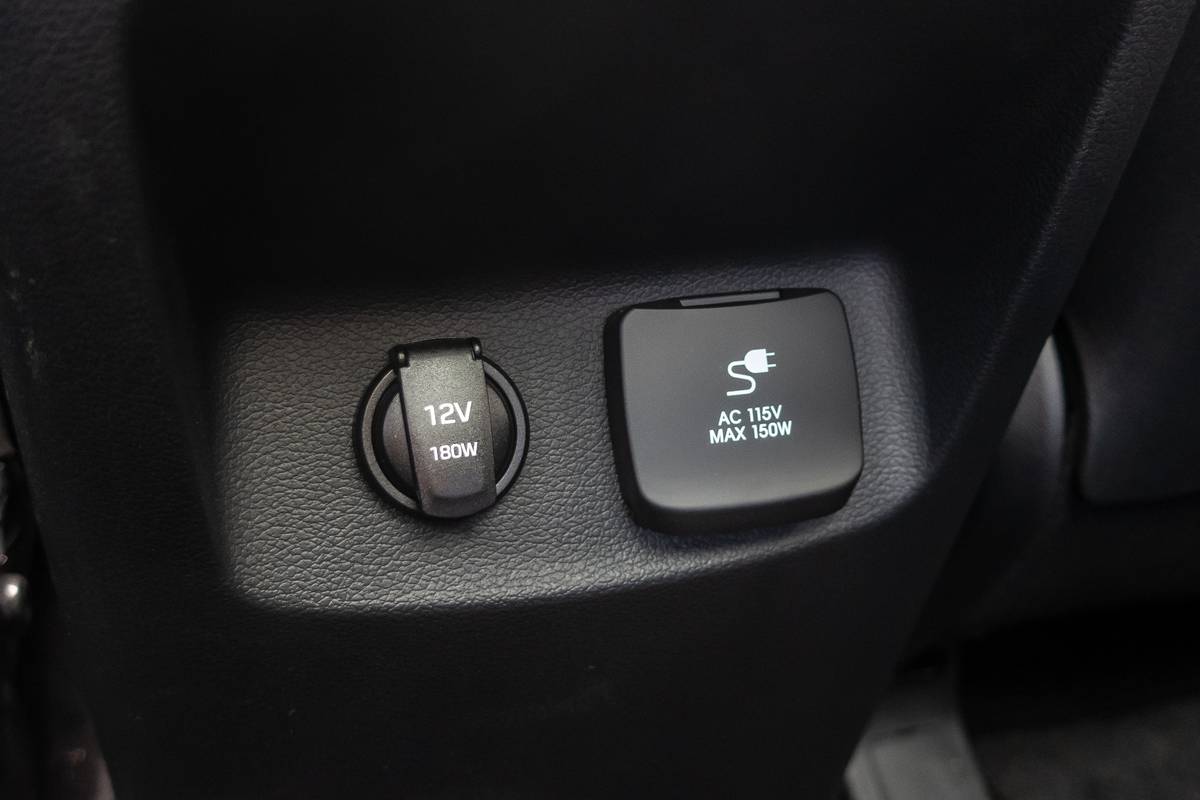 hyundai palisade 2020 25 interior  outlet  second row jpg
