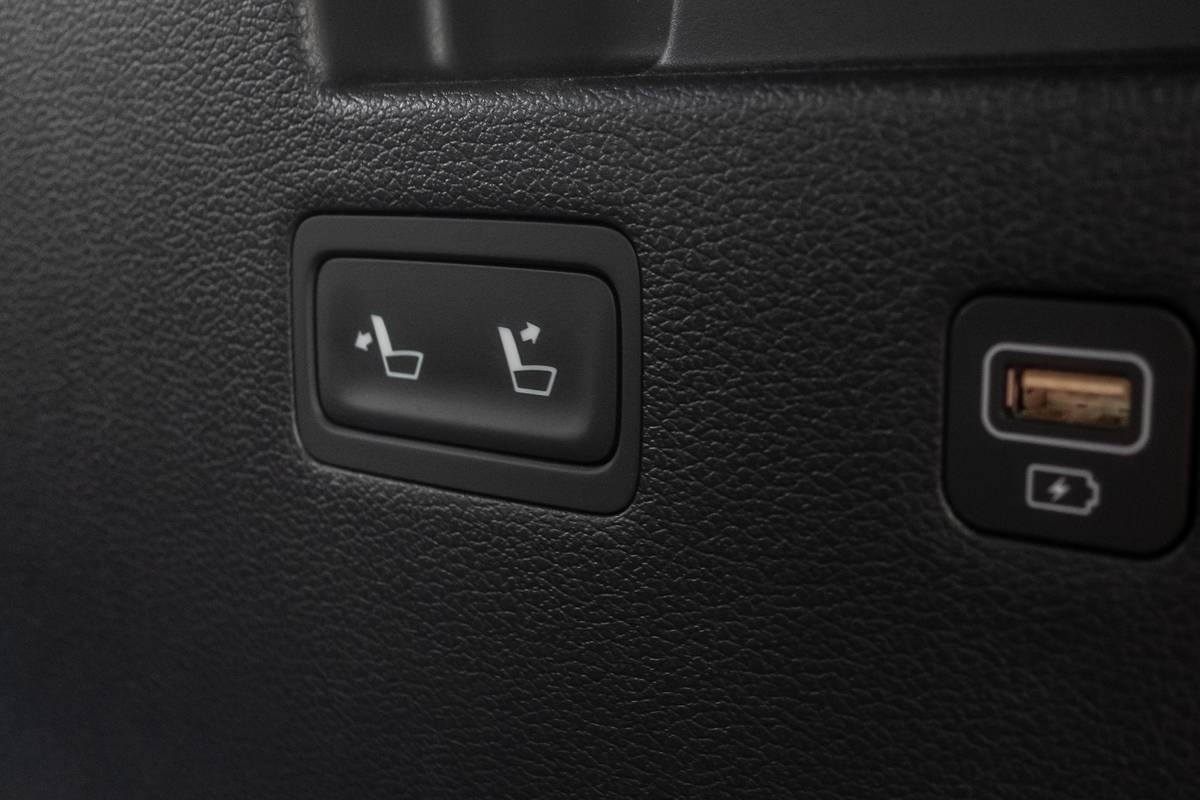 hyundai palisade 2020 29 controls  folding seats  interior jpg