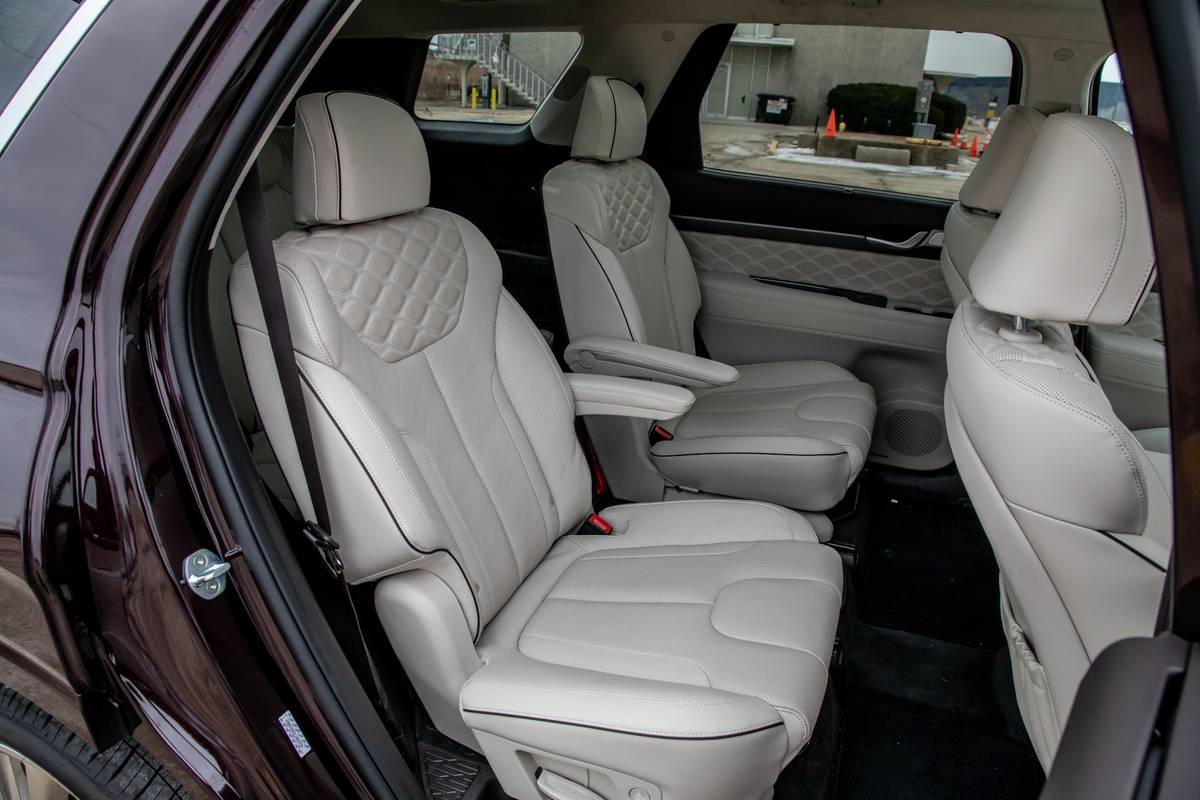 Which 2016 Three Row SUVs Offer Second Row Captain s Chairs