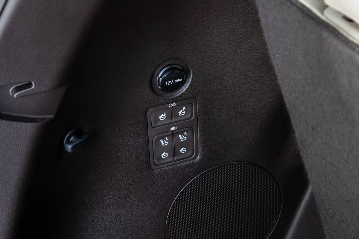 hyundai palisade 2020 58 controls  detail  folding seats  interior  outlet  trunk jpg