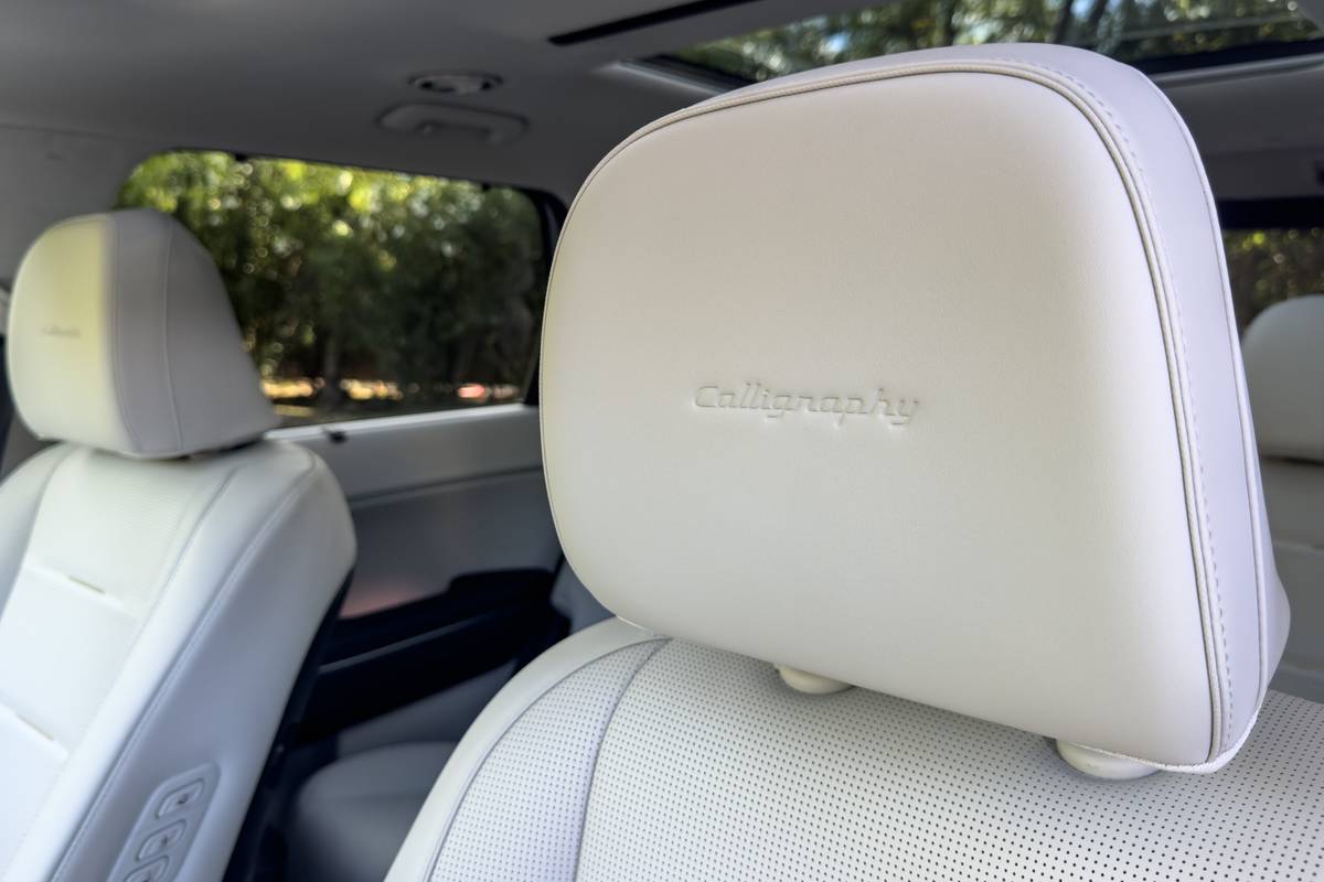 hyundai palisade calligraphy 2026 10 interior front row seat scaled jpg