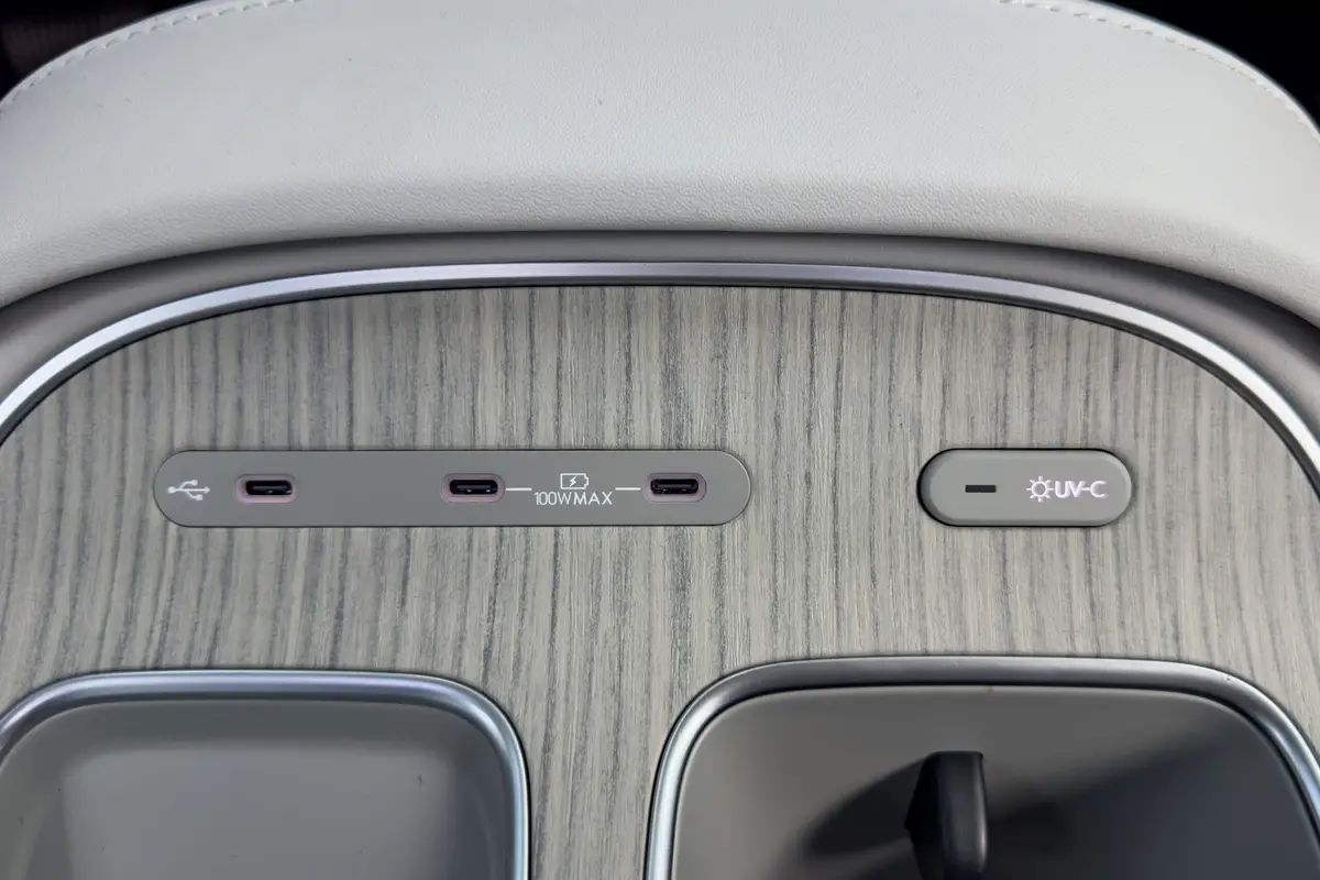 hyundai palisade calligraphy 2026 16 interior center console usb scaled jpg