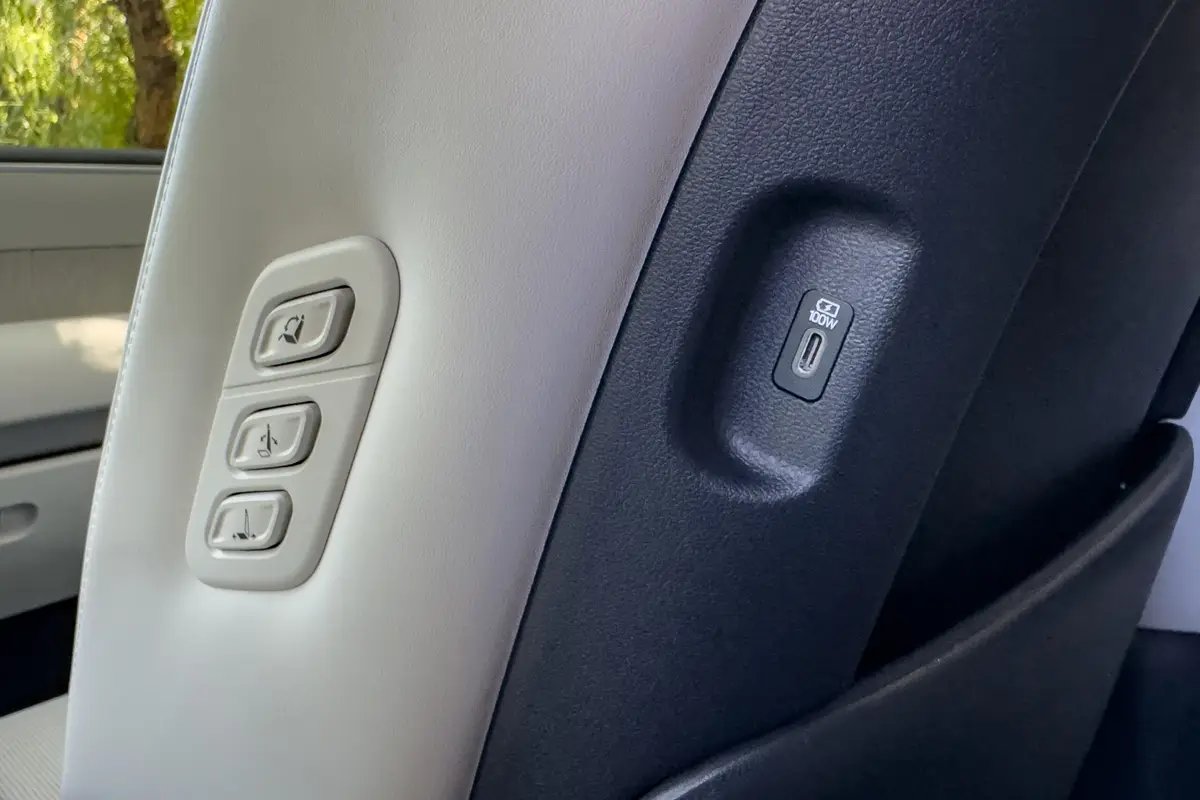 hyundai palisade calligraphy 2026 26 interior second row scaled jpg