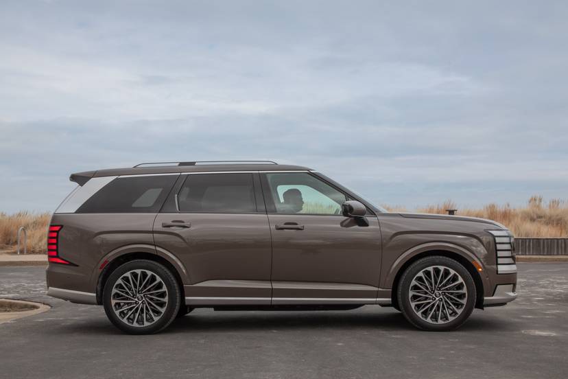 hyundai-palisade-hybrid-calligraphy-2026-04-exterior-profile-brown
