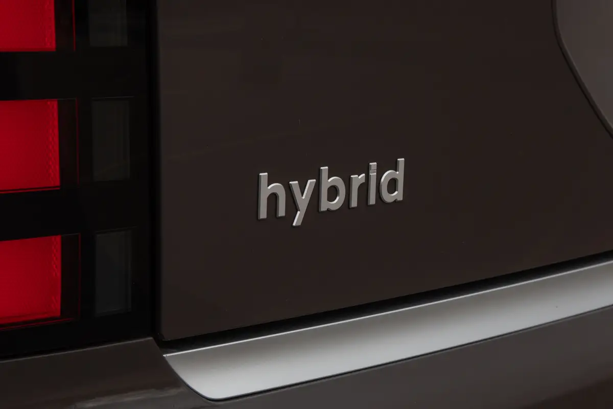 hyundai palisade hybrid calligraphy 2026 07 exterior rear badge brown jpg