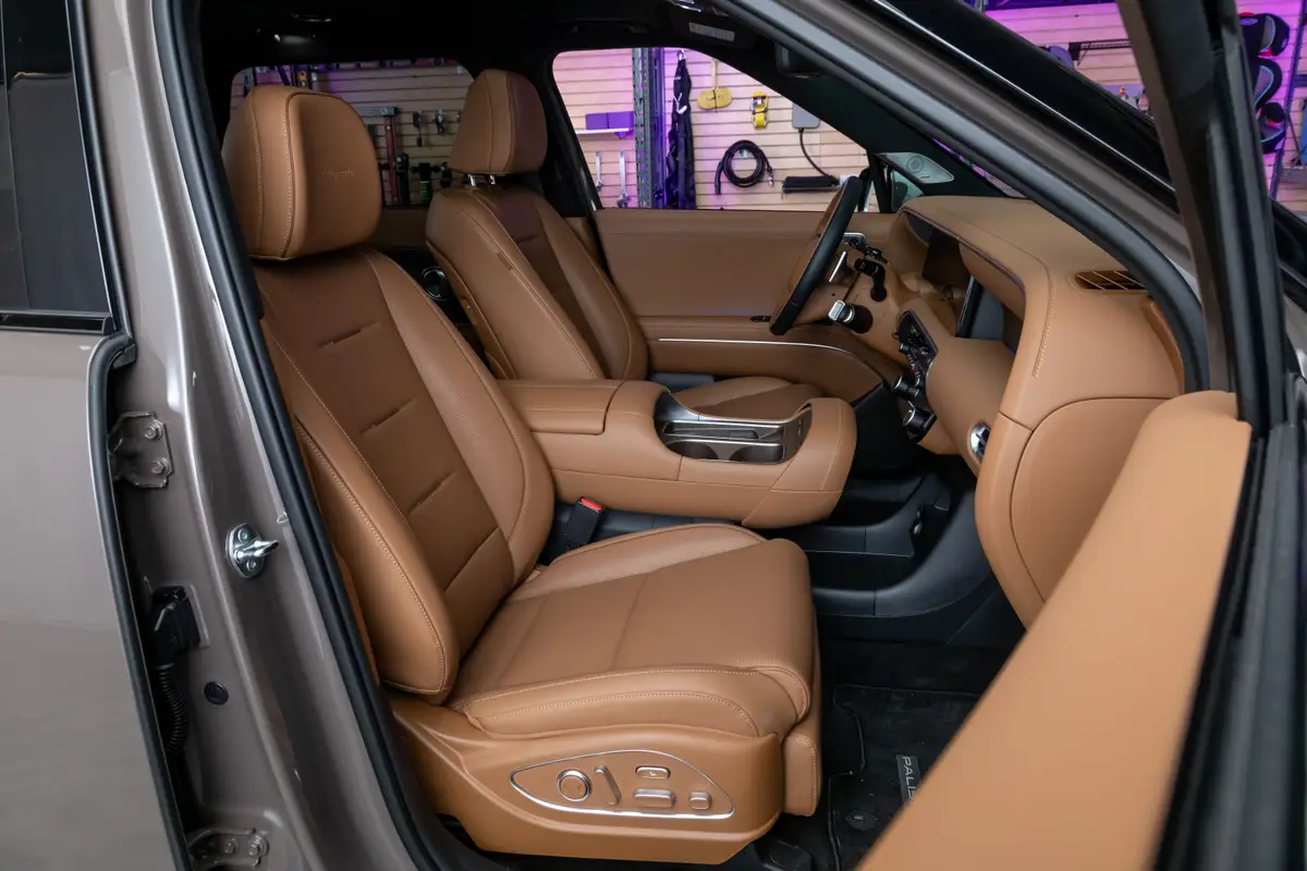 hyundai palisade hybrid calligraphy 2026 11 interior front row seat jpg