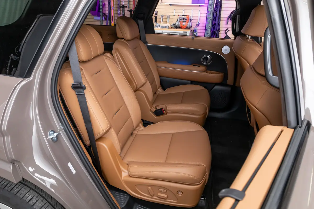 hyundai palisade hybrid calligraphy 2026 25 interior second row jpg