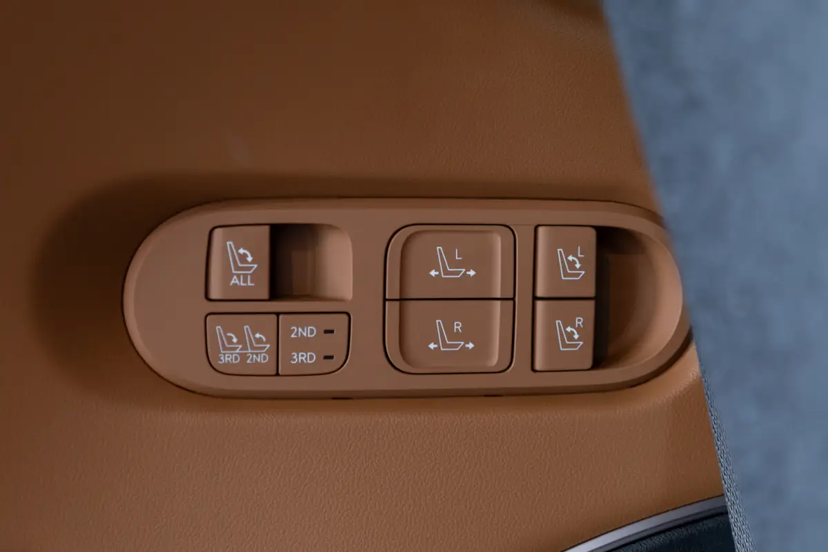 hyundai palisade hybrid calligraphy 2026 36 interior cargo controls jpg
