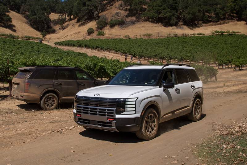 hyundai-palisade-xrt-pro-2026-32-exterior-front-angle