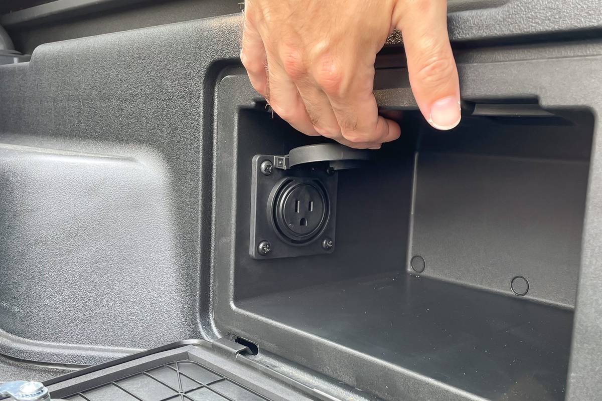hyundai santa cruz 2022 14 cargo charging port rear scaled jpg