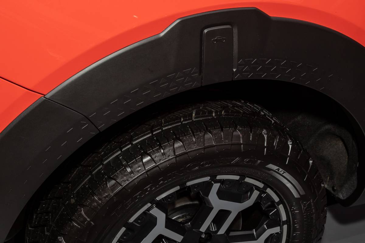 hyundai santa cruz 2025 15 exterior wheel badge jpg