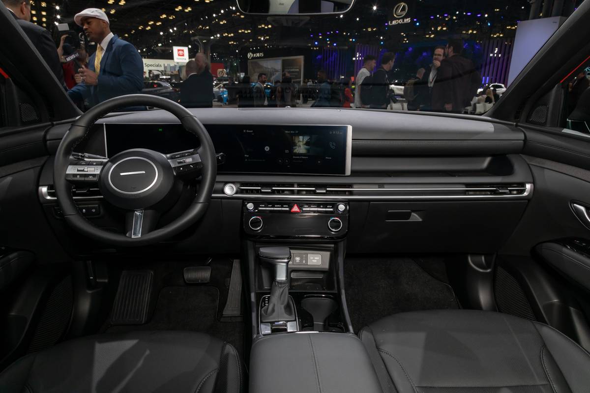 hyundai santa cruz 2025 16 interior front row jpg