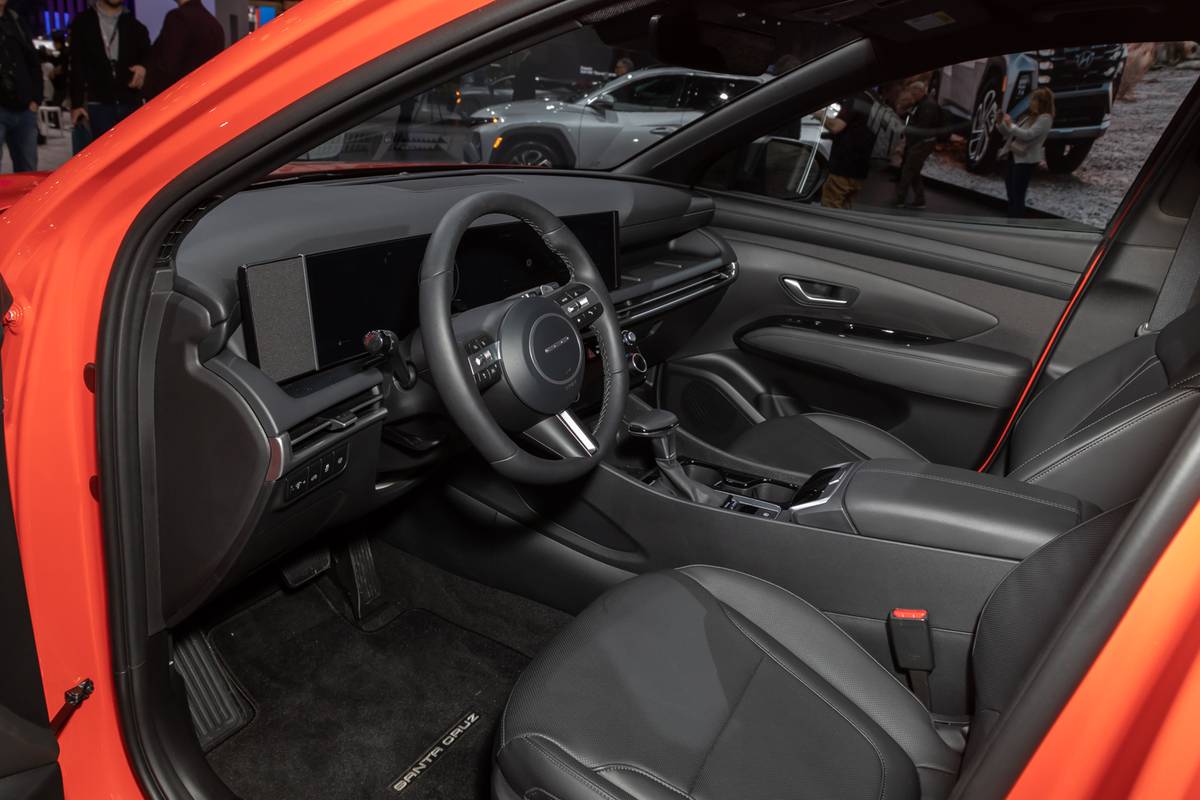 hyundai santa cruz 2025 17 interior front row jpg