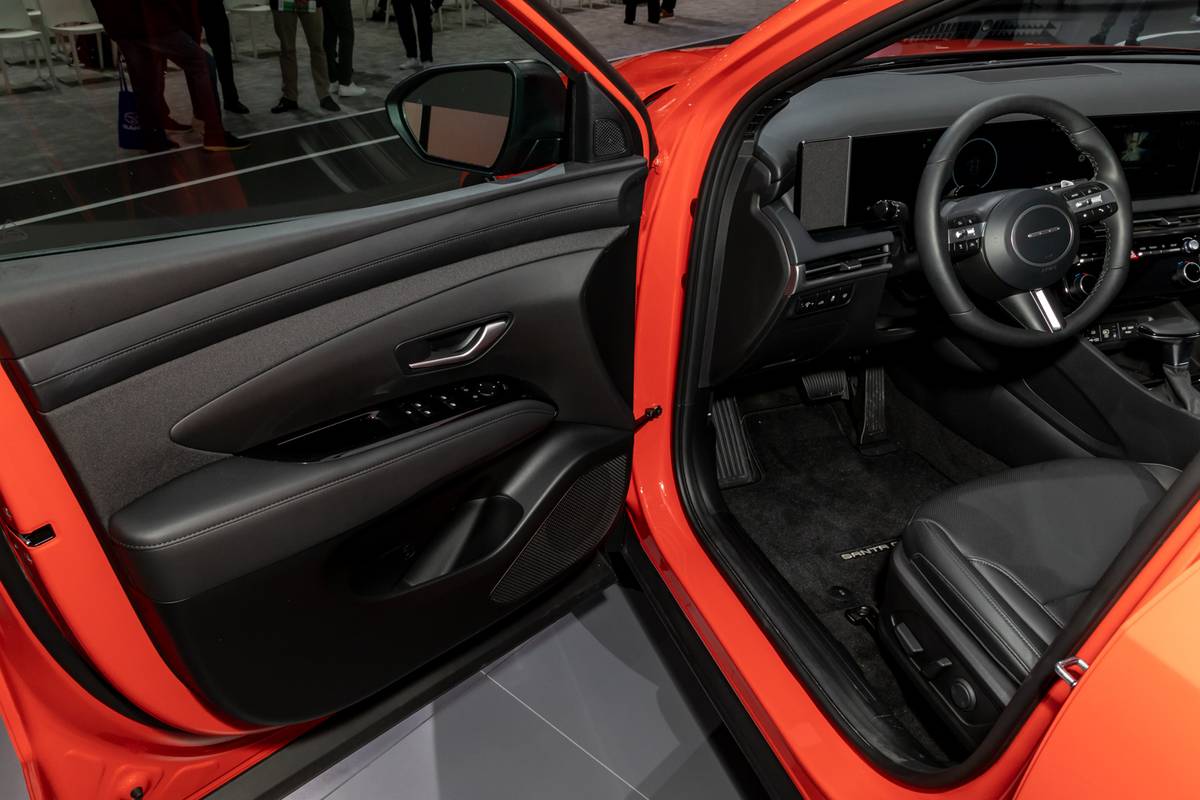 hyundai santa cruz 2025 19 interior door jpg
