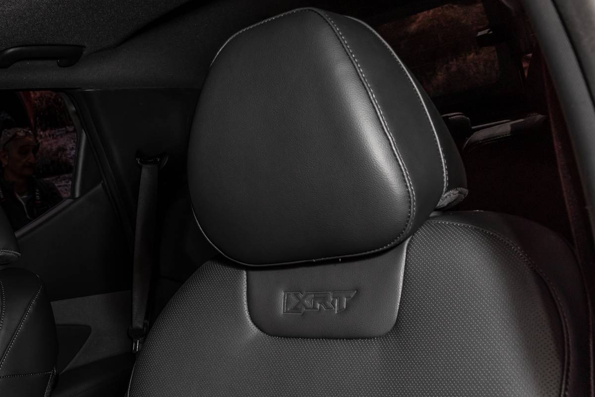 hyundai santa cruz 2025 23 interior seat badge jpg