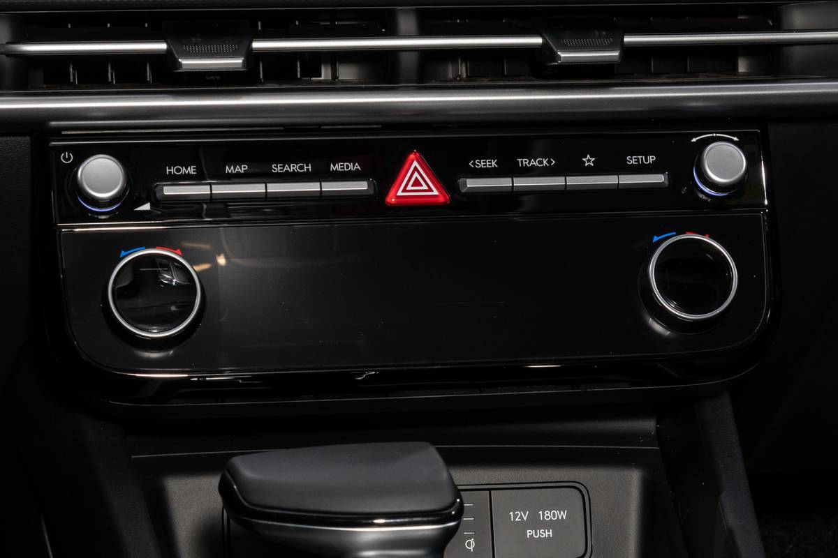hyundai santa cruz 2025 24 interior climate control jpg