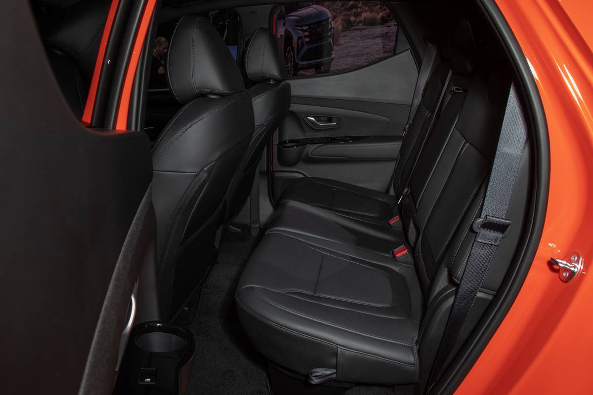 hyundai santa cruz 2025 25 interior backseat jpg