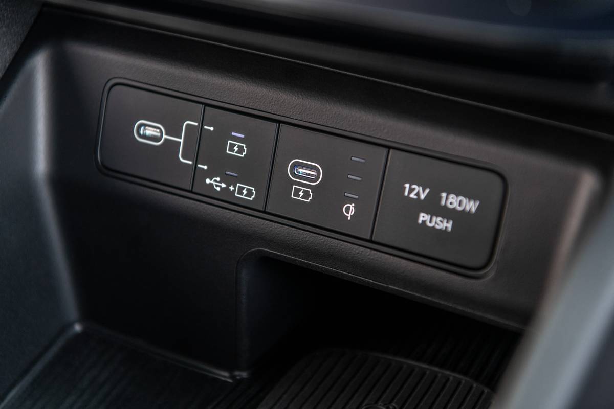 hyundai santa cruz 2025 interior oem 22 jpg