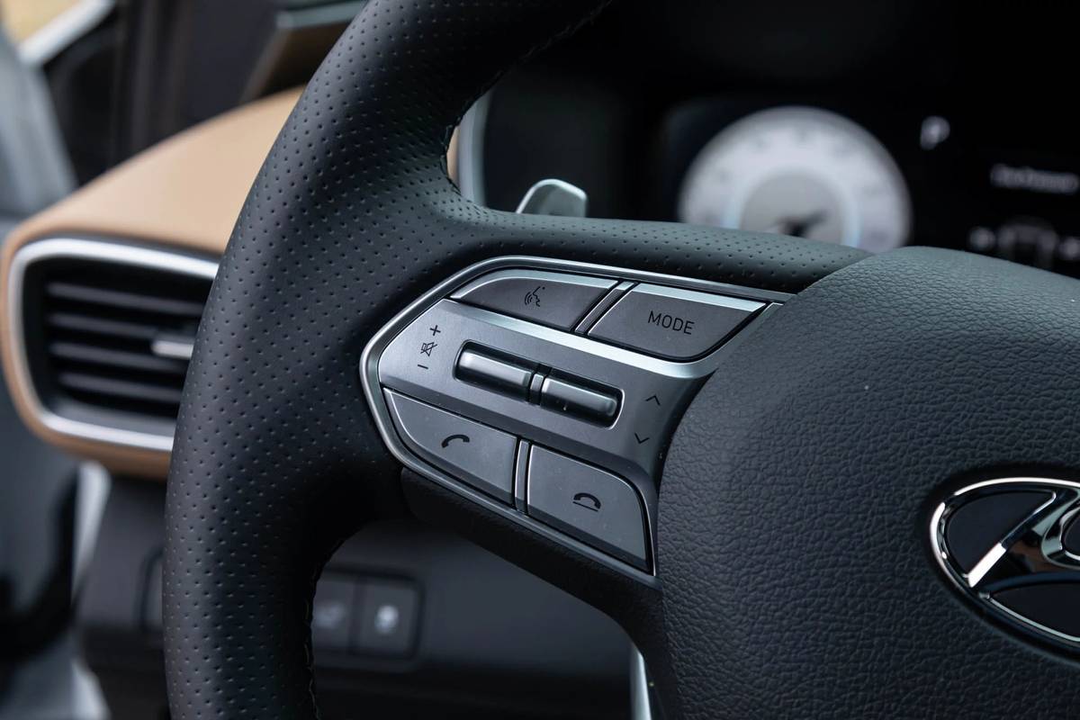 hyundai santa fe 2021  25 controls  front row  interior  steering wheel jpg