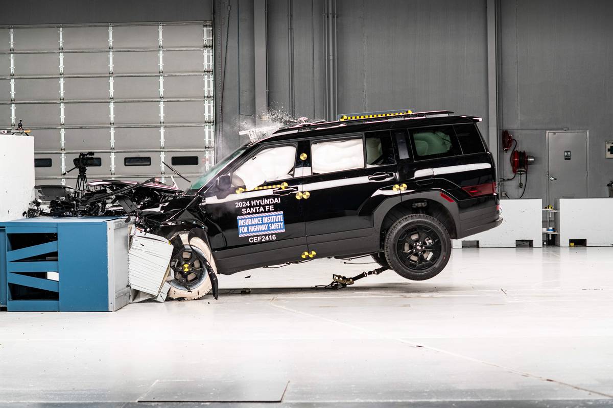 hyundai santa fe 2024 exterior iihs 02 jpg