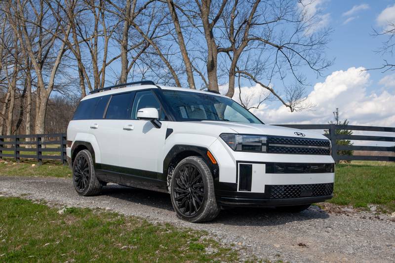 hyundai-santa-fe-calligraphy-2024-02-exterior-front-angle