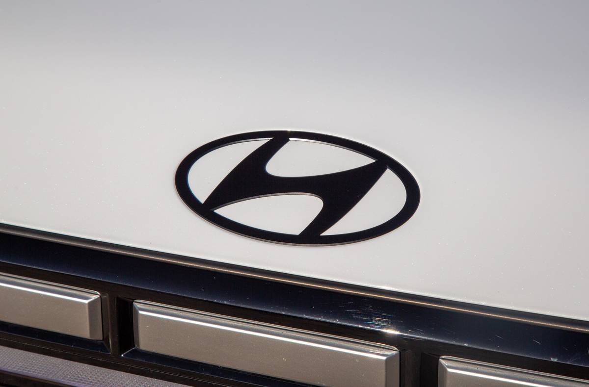 hyundai santa fe xrt 2026 05exterior badge jpg