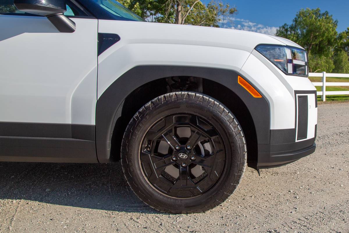 hyundai santa fe xrt 2026 06 exterior wheel jpg