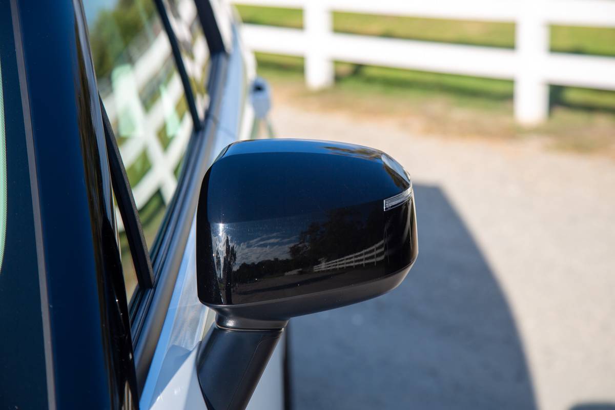 hyundai santa fe xrt 2026 07 exterior mirror jpg