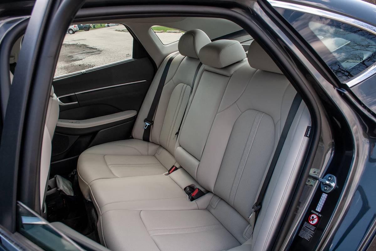 hyundai sonata hybrid 2020 19 backseat  interior jpg