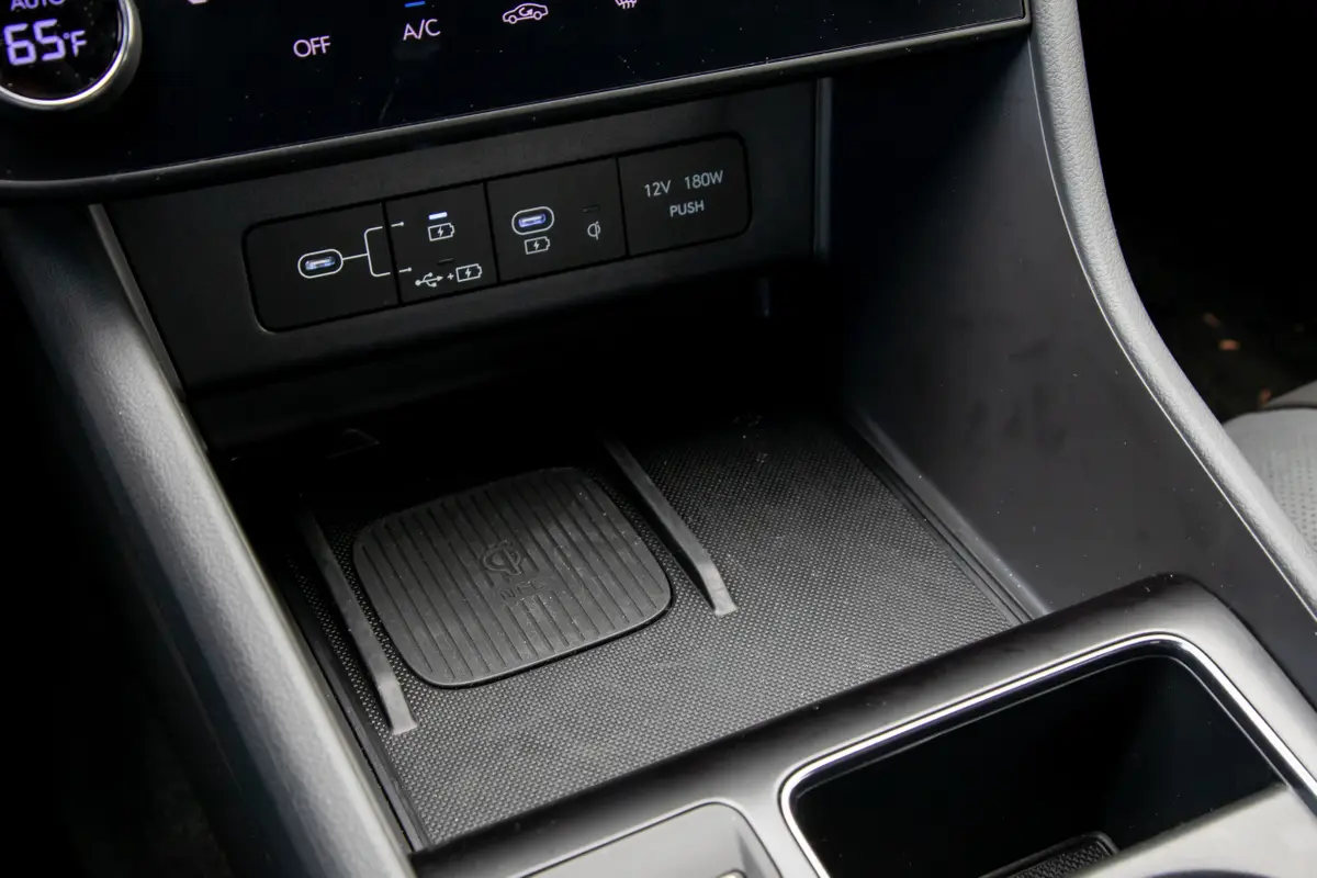 hyundai sonata n line 2025 37 interior charge pad jpg